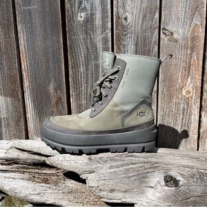 Ugg lug moss green boot size 7.5